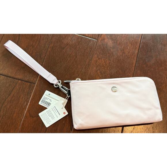 Lululemon Curved Wristlet Clutch W9FZ4S in MEPK Meadowsweet Pink NWT - Picture 3 of 13